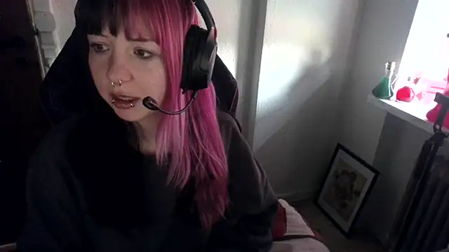 CutieTracer online show from April 2026 09:57:01 AM