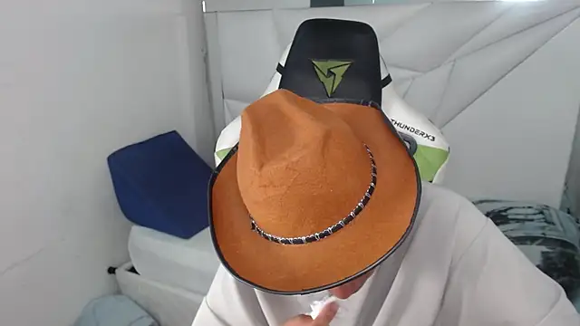 Taylorr junior  online show from April 2026 03:37:02 AM