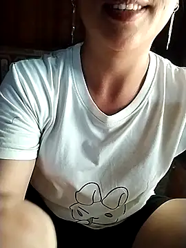 Snapshot of Lisa-aa chatting on April 2026 05:18:02 AM Lisa-aa online show from April 2026 05:18:02 AM