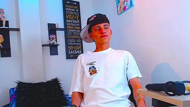 Snapshot of milo_hot_ chatting on April 2026 02:20:01 AM milo hot online show from April 2026 02:20:01 AM