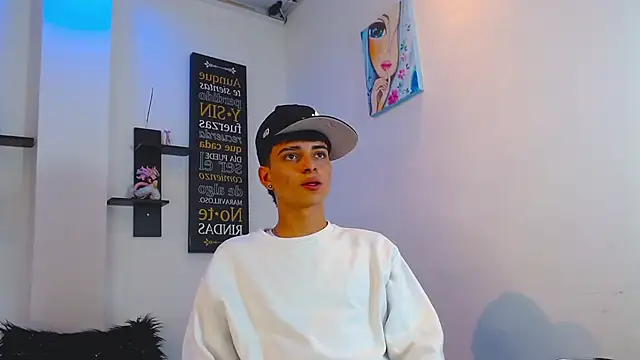 Snapshot of milo_hot_ chatting on April 2026 10:33:02 PM milo hot online show from April 2026 10:33:02 PM