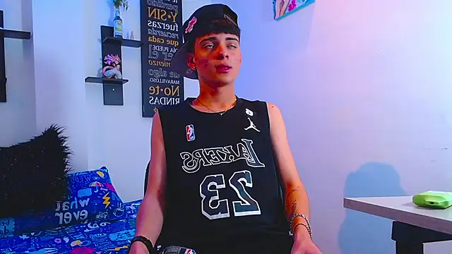 Snapshot of milo_hot_ chatting on April 2026 07:03:02 PM milo hot online show from April 2026 07:03:02 PM