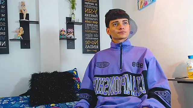 Snapshot of milo_hot_ chatting on April 2026 06:57:02 PM milo hot online show from April 2026 06:57:02 PM