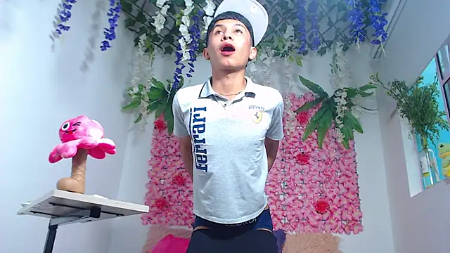 Snapshot of Thiagorincon22 chatting on April 2026 09:37:02 PM Thiagorincon22 online show from April 2026 09:37:02 PM