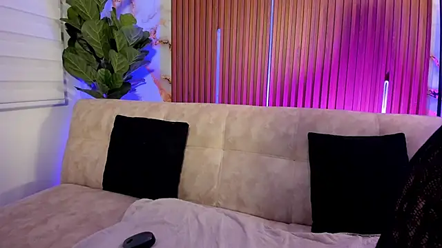 Snapshot of SamanthaVelvett_ chatting on April 2026 03:45:01 AM SamanthaVelvett online show from April 2026 03:45:01 AM