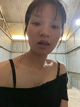 Snapshot of Elisa-a chatting on April 2026 04:18:01 AM Elisa-a online show from April 2026 04:18:01 AM