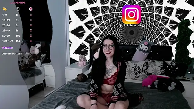 Snapshot of Lilithcaine chatting on April 2026 09:02:01 AM Lilithcaine online show from April 2026 09:02:01 AM