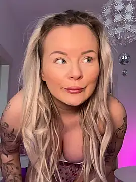 Snapshot of Shorty_Holly chatting on April 2026 05:58:02 AM Shorty Holly online show from April 2026 05:58:02 AM