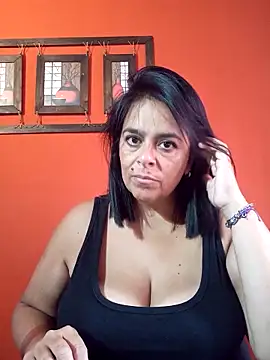 Snapshot of lucianamorocha chatting on April 2026 02:06:01 PM lucianamorocha online show from April 2026 02:06:01 PM