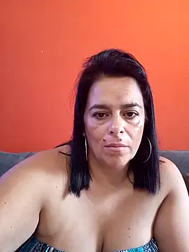 Snapshot of lucianamorocha chatting on April 2026 01:40:01 PM lucianamorocha online show from April 2026 01:40:01 PM