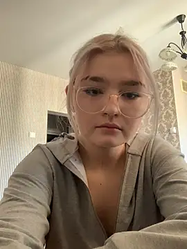 Snapshot of KimCarr chatting on April 2026 11:52:01 AM KimCarr online show from April 2026 11:52:01 AM