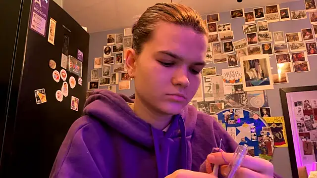 Snapshot of DarylLarrow chatting on April 2026 05:22:02 PM DarylLarrow online show from April 2026 05:22:02 PM