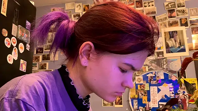 Snapshot of DarylLarrow chatting on April 2026 07:33:02 PM DarylLarrow online show from April 2026 07:33:02 PM