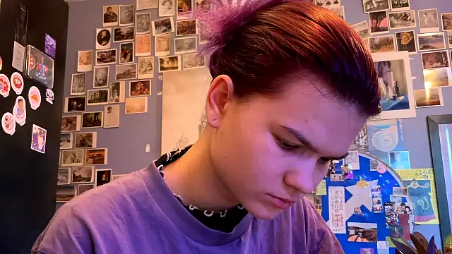 Snapshot of DarylLarrow chatting on April 2026 04:13:02 AM DarylLarrow online show from April 2026 04:13:02 AM