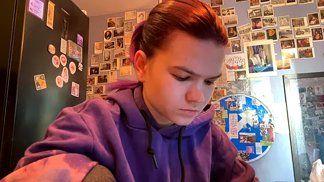 Snapshot of DarylLarrow chatting on April 2026 04:12:02 AM DarylLarrow online show from April 2026 04:12:02 AM