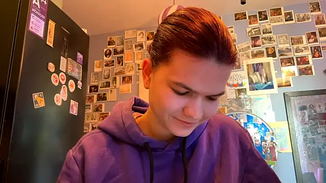 Snapshot of DarylLarrow chatting on April 2026 04:01:01 AM DarylLarrow online show from April 2026 04:01:01 AM