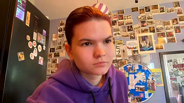 Snapshot of DarylLarrow chatting on April 2026 06:19:01 AM DarylLarrow online show from April 2026 06:19:01 AM