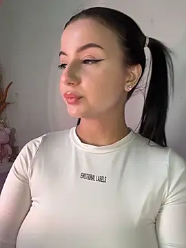 L0LA XO online show from April 2026 11:15:02 AM