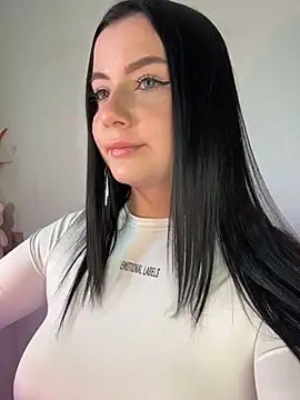 L0LA XO online show from April 2026 01:25:02 PM