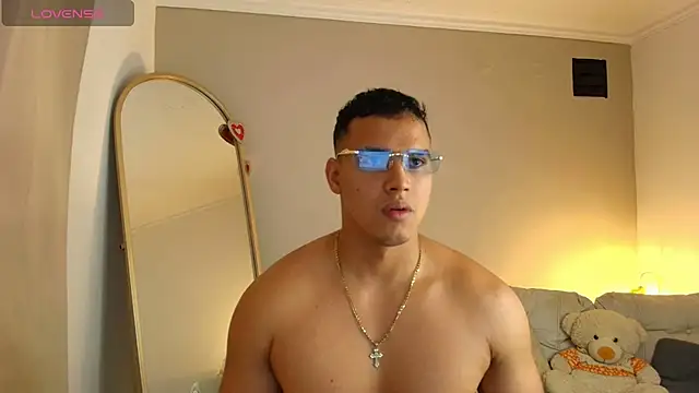 Maxi and Ares online show from April 2026 07:11:02 PM