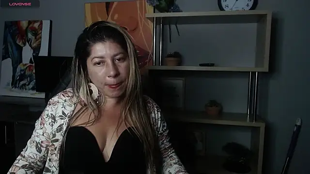 Snapshot of Milan_Moon chatting on April 2026 09:15:02 PM Milan Moon online show from April 2026 09:15:02 PM