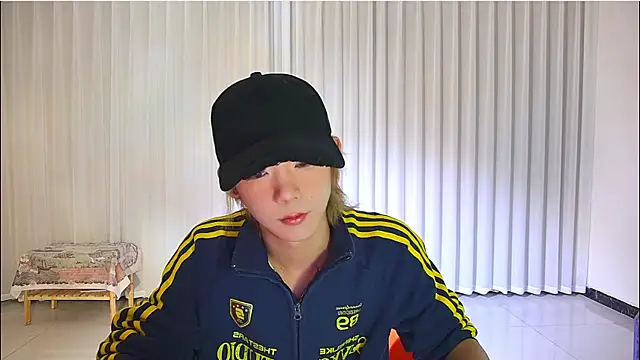 Snapshot of wumei-001 chatting on April 2026 10:37:01 AM wumei-001 online show from April 2026 10:37:01 AM