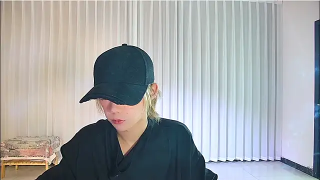 Snapshot of wumei-001 chatting on April 2026 01:49:02 AM wumei-001 online show from April 2026 01:49:02 AM