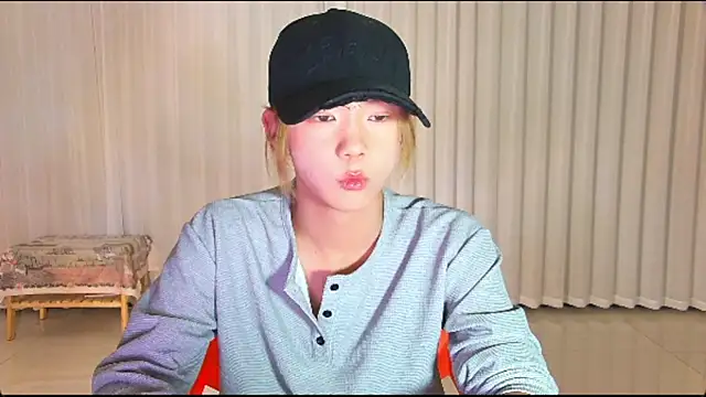 Snapshot of wumei-001 chatting on April 2026 12:43:01 PM wumei-001 online show from April 2026 12:43:01 PM