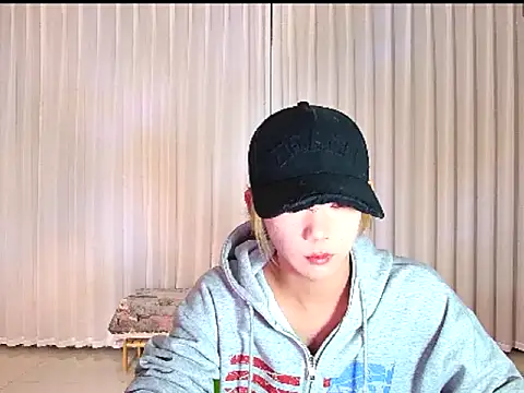 Snapshot of wumei-001 chatting on April 2026 12:28:02 PM wumei-001 online show from April 2026 12:28:02 PM