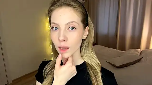 SofiaVelour online show from April 2026 02:31:01 PM