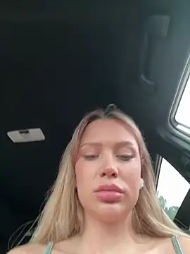 Girl-Mia online show from April 2026 04:12:01 AM