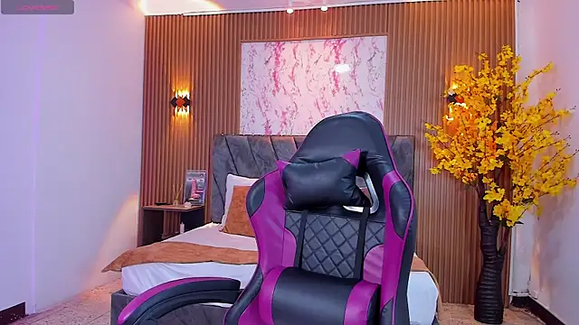 Snapshot of Vi_zzy chatting on April 2026 06:48:02 PM Vi zzy online show from April 2026 06:48:02 PM