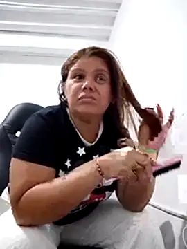 Snapshot of Zafiro_MD chatting on April 2026 12:17:01 AM Zafiro MD online show from April 2026 12:17:01 AM