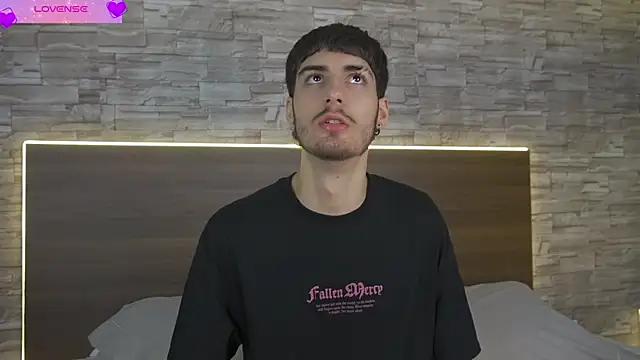 Snapshot of Enzo_Crown chatting on April 2026 07:55:01 PM Enzo Crown online show from April 2026 07:55:01 PM