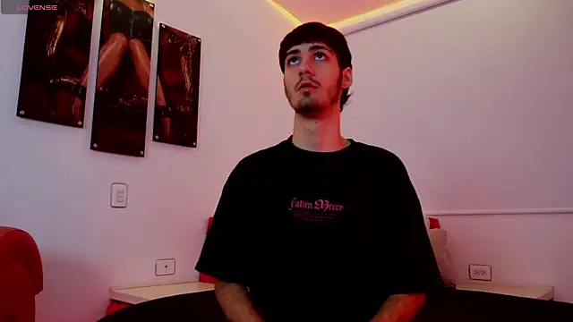 Snapshot of Enzo_Crown chatting on April 2026 07:53:01 PM Enzo Crown online show from April 2026 07:53:01 PM