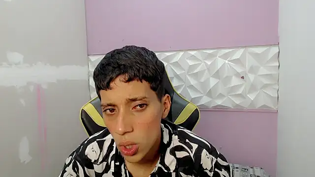 Snapshot of Yei_lee_ chatting on April 2026 04:54:01 AM Yei lee online show from April 2026 04:54:01 AM