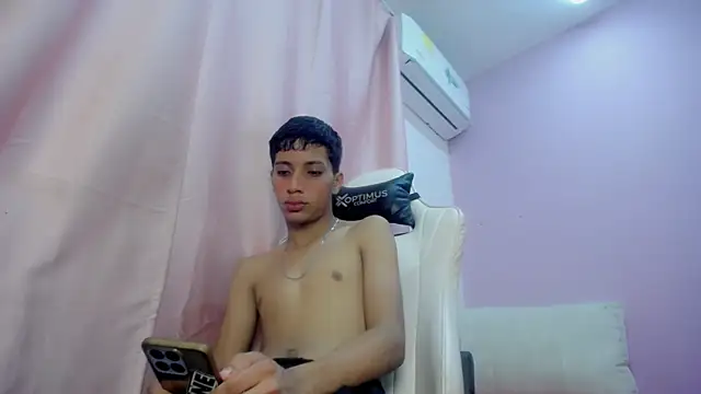 Snapshot of Yei_lee_ chatting on April 2026 08:36:02 PM Yei lee online show from April 2026 08:36:02 PM