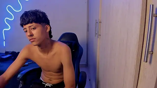 Snapshot of dante_martinez chatting on April 2026 08:17:02 PM dante martinez online show from April 2026 08:17:02 PM