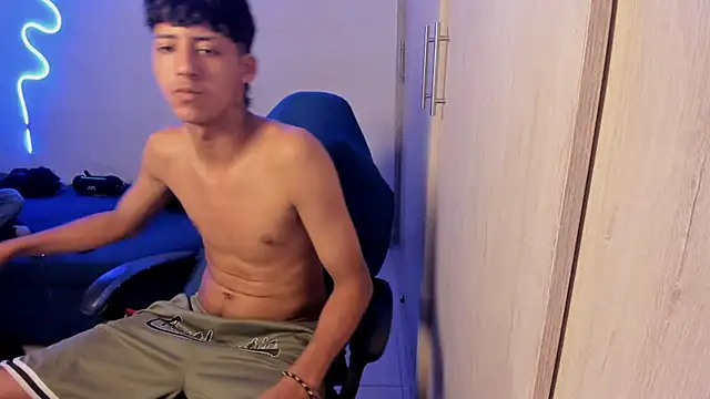 Snapshot of dante_martinez chatting on April 2026 07:23:02 PM dante martinez online show from April 2026 07:23:02 PM