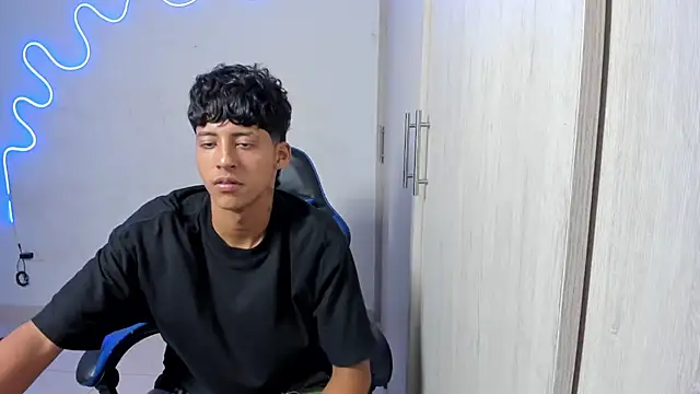 Snapshot of dante_martinez chatting on April 2026 08:15:02 PM dante martinez online show from April 2026 08:15:02 PM