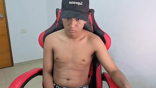 Snapshot of darknigthx chatting on April 2026 12:06:01 AM darknigthx online show from April 2026 12:06:01 AM