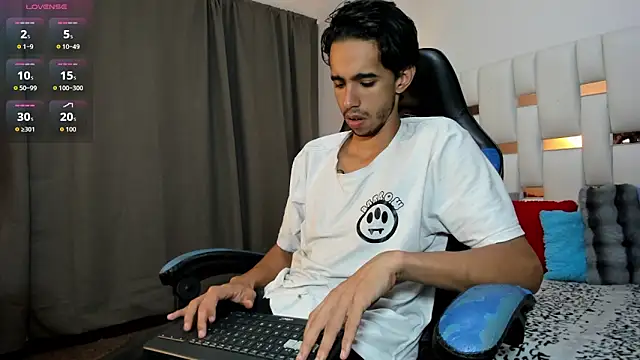 Snapshot of Alessandro_Abruzzo chatting on April 2026 03:12:01 AM Alessandro Abruzzo online show from April 2026 03:12:01 AM