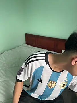 tuanhip online show from April 2026 03:12:01 AM