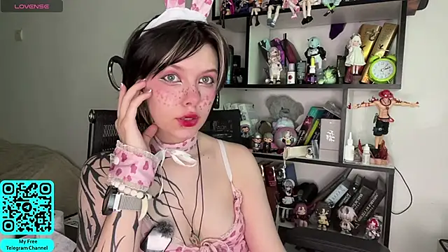 MadalynNosel online show from June 2026 07:00:01 AM