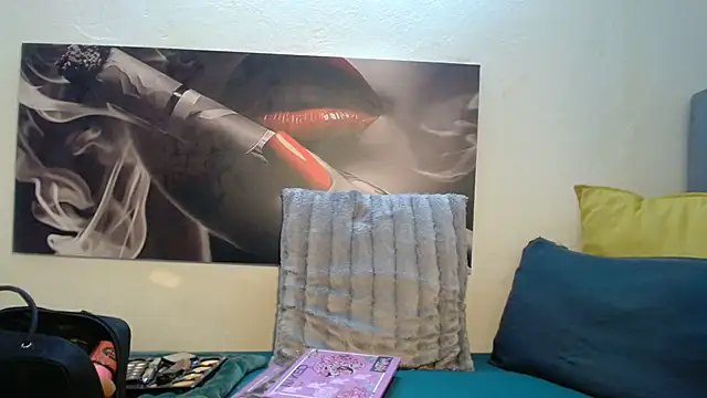 Snapshot of Lola-77 chatting on May 2026 06:20:01 AM Lola-77 online show from May 2026 06:20:01 AM