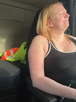 TruckerBabeLeenchen online show from April 2026 06:19:01 AM