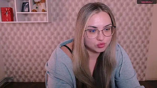 Snapshot of AminaSoul_ chatting on April 2026 09:43:01 AM AminaSoul online show from April 2026 09:43:01 AM