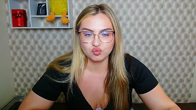 Snapshot of AminaSoul_ chatting on May 2026 01:17:01 PM AminaSoul online show from May 2026 01:17:01 PM