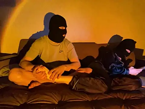 Snapshot of PamelaCouple_ chatting on April 2026 05:00:01 PM PamelaCouple online show from April 2026 05:00:01 PM