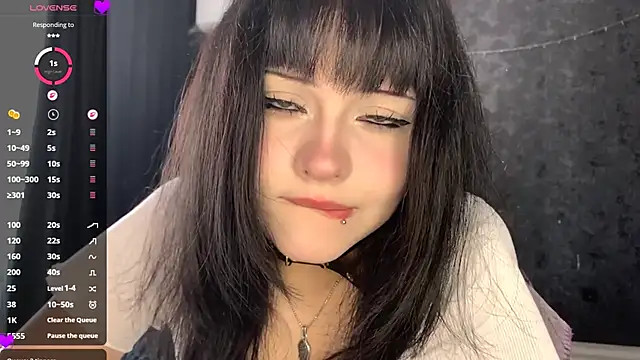 Snapshot of EmilyEmbears chatting on May 2026 06:53:01 AM EmilyEmbears online show from May 2026 06:53:01 AM